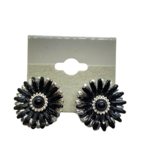 Flower shaped earrings new with tags - Picture 1 of 1